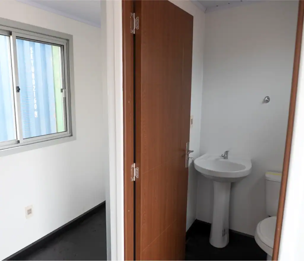 Oficina con baño - D-13