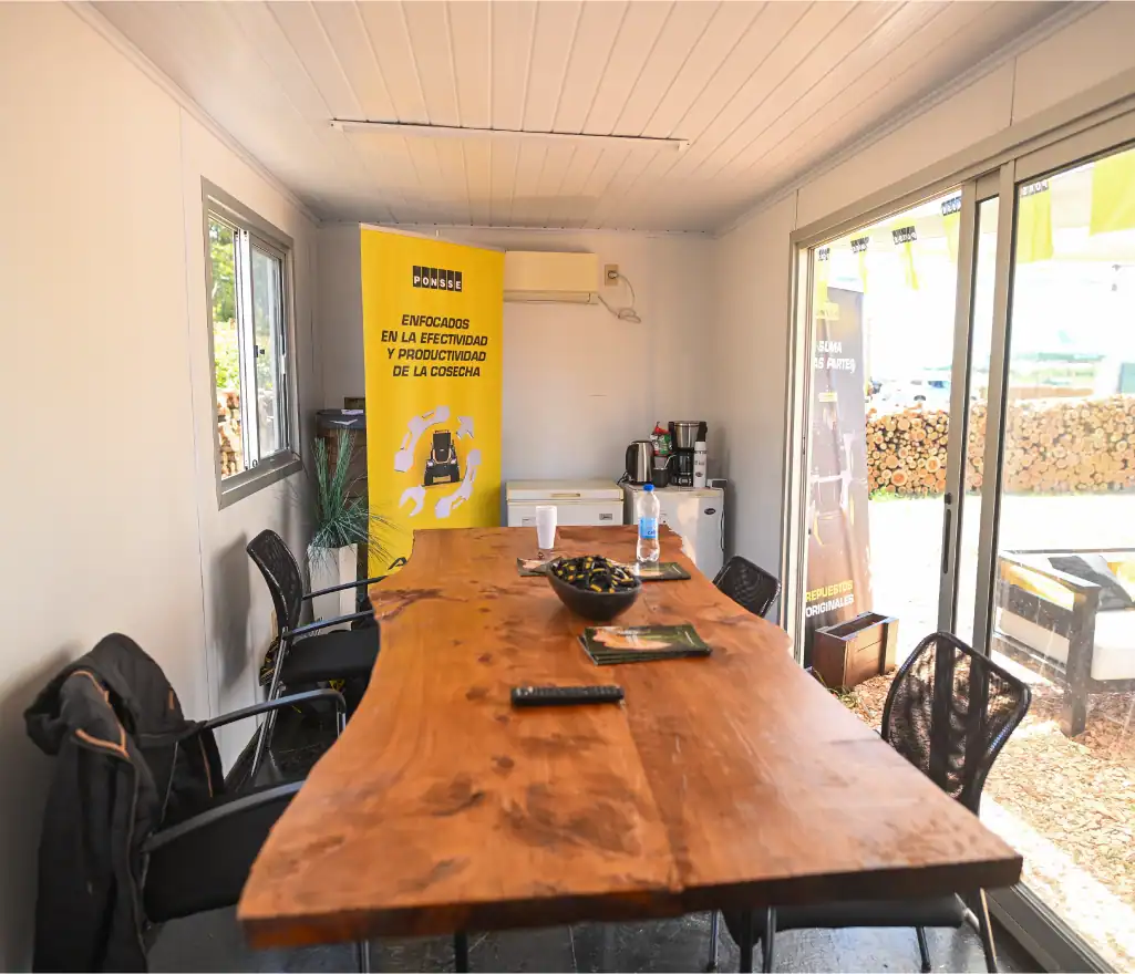 Stand comercial - V-100 vidriada